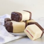 Oma's Oven Large Marzipan Cakes w/ Raspberry Filling 5pc (250g)